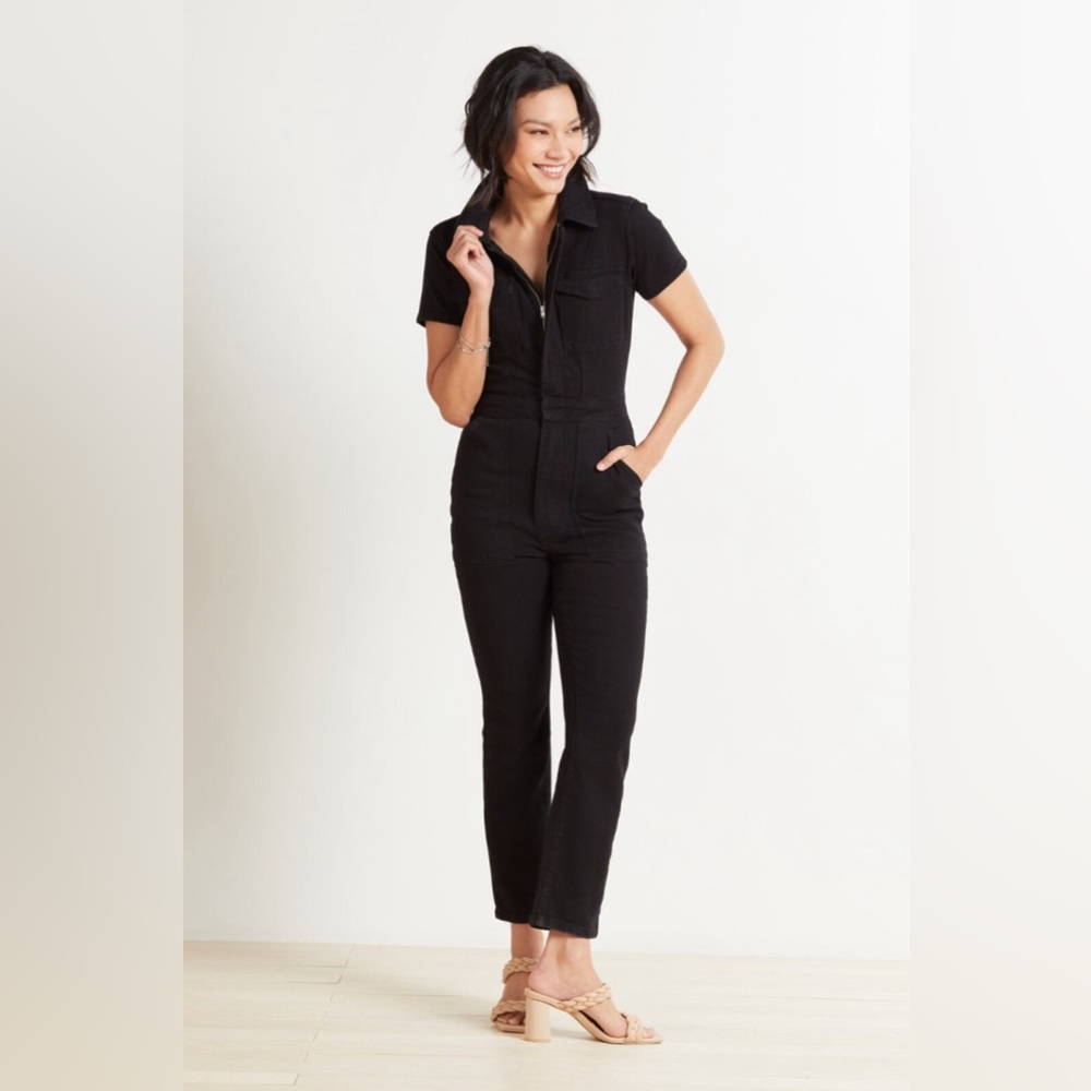 Fit For Success Jumpsuit
Good American- NWT